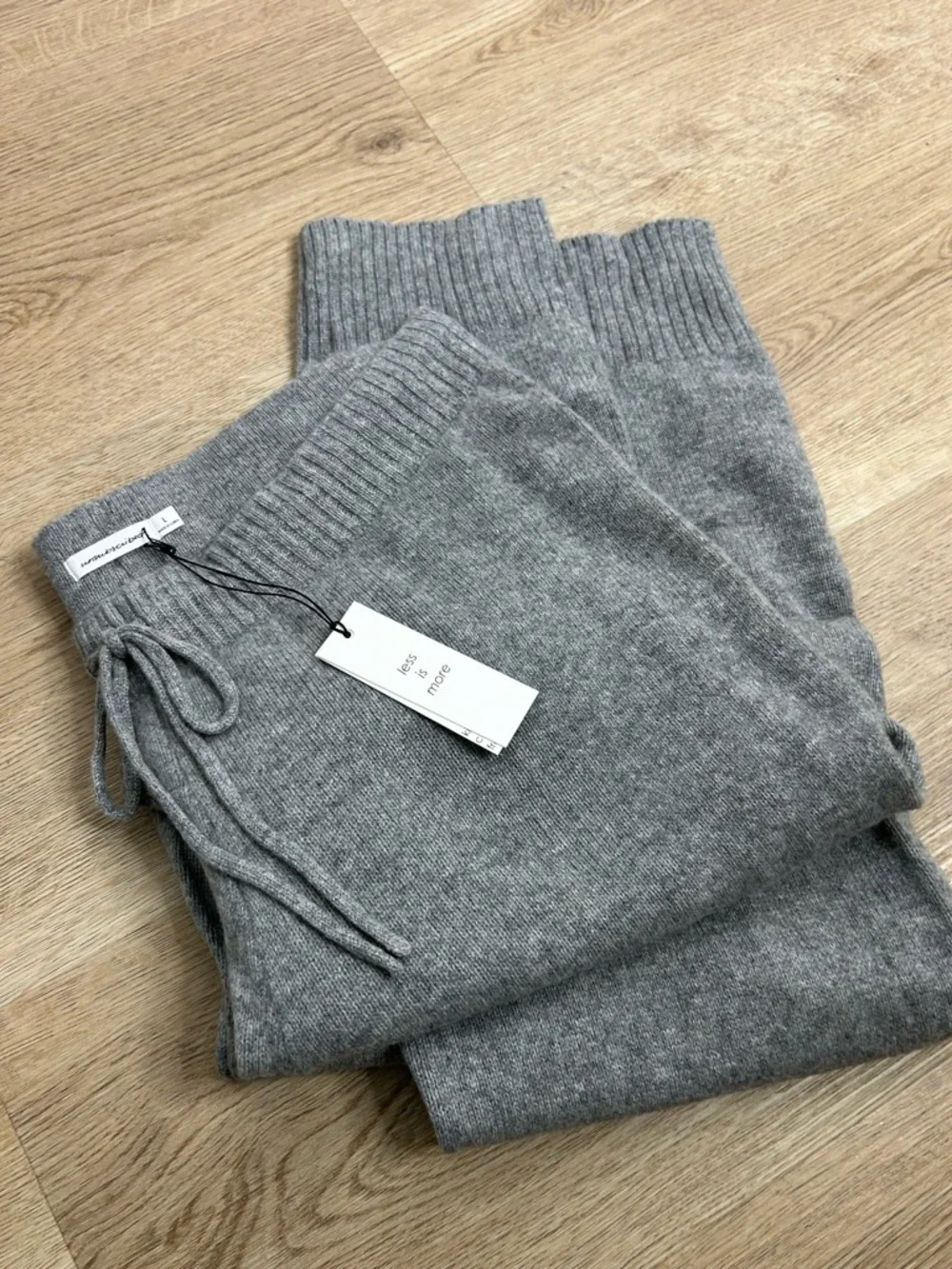 NWT Unsubscribed 100% Cashmere Gray Jogger Sweater Pant Relaxed Fit - Picture 2 of 16